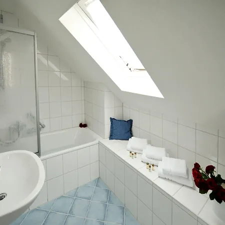 Отель Genusshotel Krone & Roadtrips Bei Basel Инцлинген