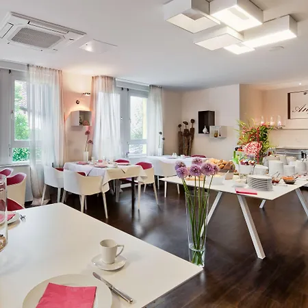 Genusshotel Krone & Roadtrips Bei Basel מלון